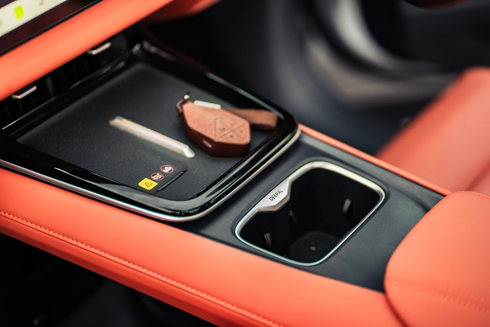 Deepal S05 Reev Center Console and Wireless Charging