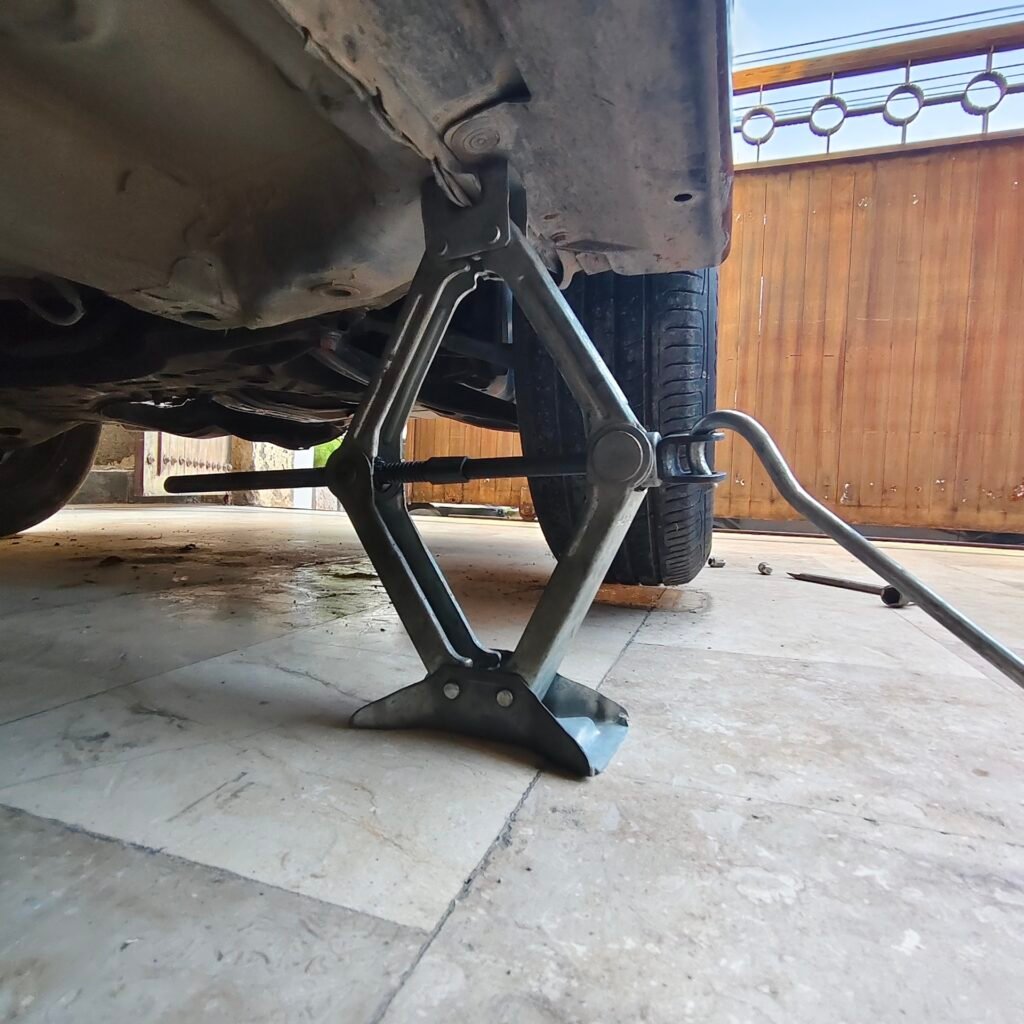 Vehicle lifted by the jack