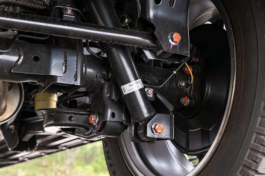 Fifth-Generation Mitsubishi Pajero suspension components
