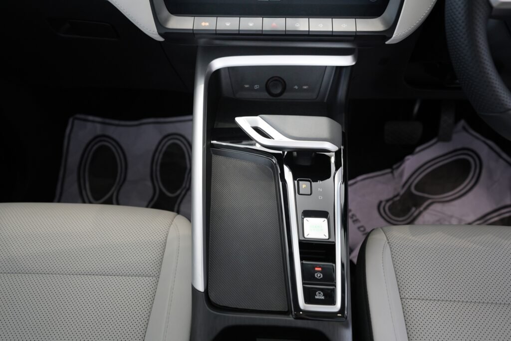 MG ZS Hybrid+ Gear Selector