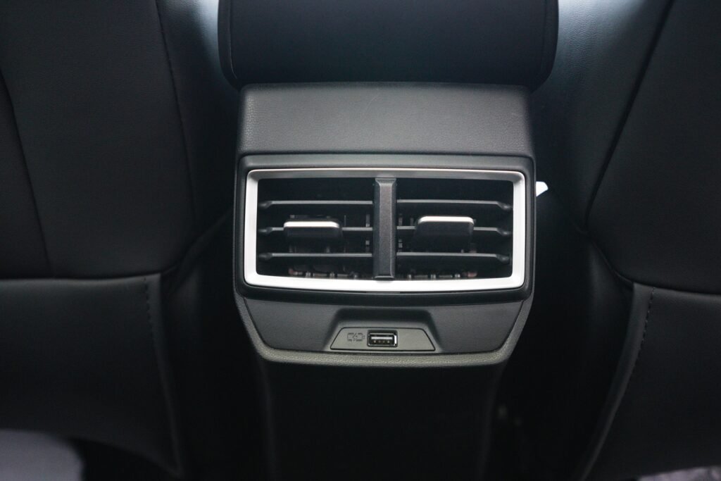 MG ZS Hybrid+ Rear AC Vents and Charging Port