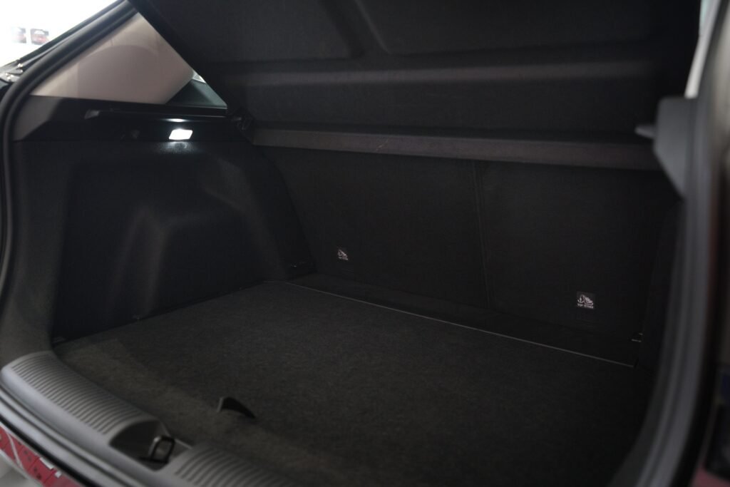 MG ZS Hybrid+ Trunk
