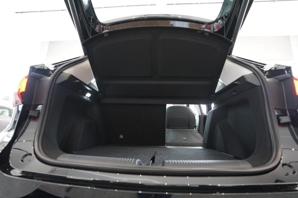 MG ZS Hybrid+ Trunk with 60/40 Split