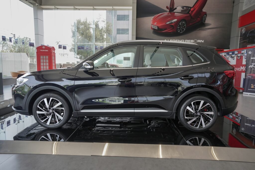 MG ZS Hybrid+ Side