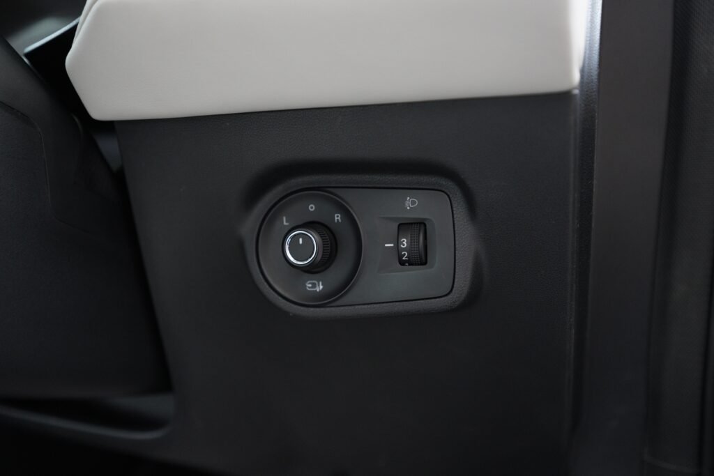 MG ZS Hybrid+ Headlight and Mirror Controls